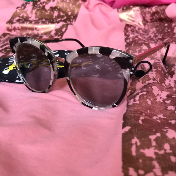 Express sunglasses - Picture 2 of 2